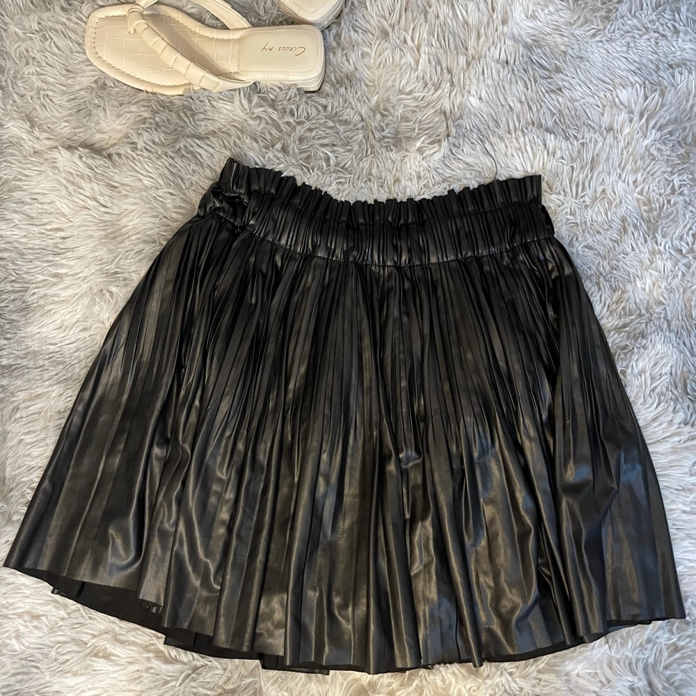 Zara black pleated leather skort